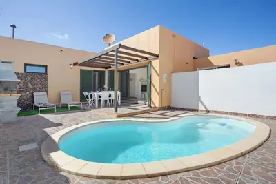 Image de Maison de vacances 'Villa Elisa' avec vue sur les montagnes, piscine privée et Wi-Fi