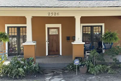 Image de Summerville Bungalow Sleeps 8! 2. 1 Miles from Augusta National