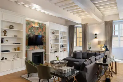 Confortable appartement pour 10 personnes avec bain à remous, climatisation, Wifi et Tv