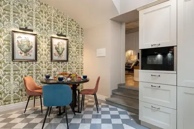 Joli appartement pour 10 personnes avec Wifi, bain à remous, climatisation, Tv et balcon