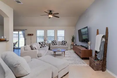 Image de Quaint Charm & Modern Comfort - Lovely 3 bedroom in Kyle, Tx