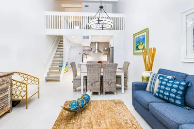 Your Home Away From Home! 2 Family-friendly Villas, Access to Tennis Court!