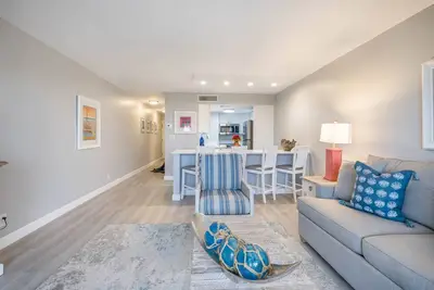 Get Ready for Adventures! 2 Elegant Villa Units, Pools, Beach Access, Restaurant