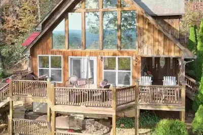 Image de Secluded cabin w/hot tub, tremendous views of the mountains, very close to town.