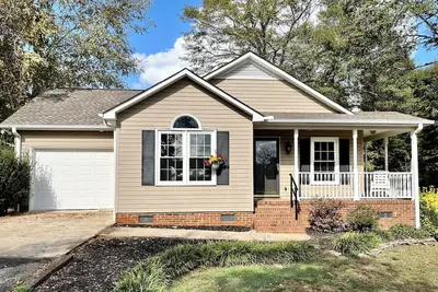 Image de Suburban Home in Prime Area on Large Quiet Lot- Gsp Airport, Greer, Greenville