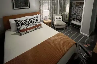 Image de A retreat near the lake just minutes away from Granbury Square