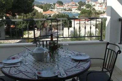 Image de Appartement de deux chambres avec la terrasse et la vue sur le mer Razanj, Rogoznica (A-22062-a)