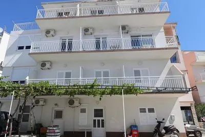 Appartement d'une chambre avec la terrasse et la vue sur le mer Zivogosce - Blato, Makarska (A-22253-g)