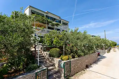 Image de Appartement d'une chambre avec le balcon et la vue sur le mer Baie Gornja Krusica, Solta (A-20021-b)