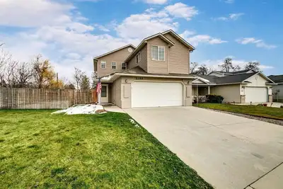 Image de #HabitueHomes - The Magnolia - Centrally Located!