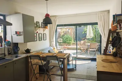 Image de Modern 2-bedroom garden apartment in North London