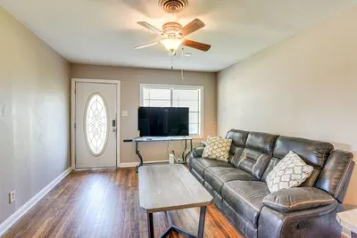 Image de Spacious Orange Rental ~ 3 Mi to Museums & Garden!