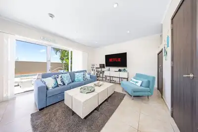Image de Luxe Beach Condo  Le Vent 17 by Bocobay