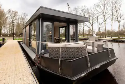 Image de Belle péniche avec terrasse