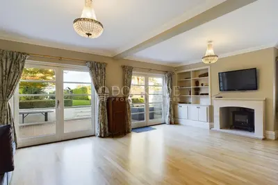 Image de Detached Home close to wedding venues and Rochester, 35mins to London on train.