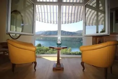 Image de The Arch in the sky for 4 people, Una vista lago unica ed un relax in giardino per godere di questo