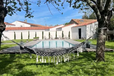 Image de La Rochelle- Proprieté d’exception de 270m2 dans Parc, grande piscine chauffée