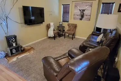 Image de Large Cheyenne Home ~ Perfect Entertaining Space ~ Family Room + Patio