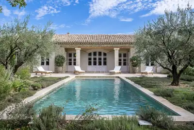 Image de Mas de charme luxueux avec piscine et 3 chambres Ă Gordes