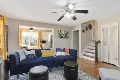 Image de Charming Home|4 KingBeds|Fenced Yard|Fire pit