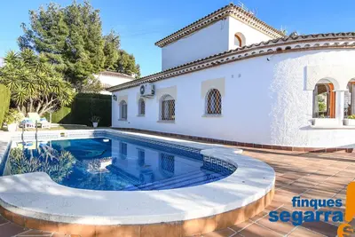 Image de Villa privada con piscina y barbacoa