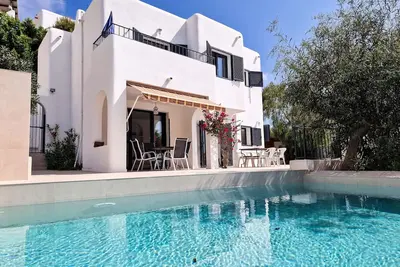 Image de Notre charmante villa offre le cadre idéal pour des vacances reposantes