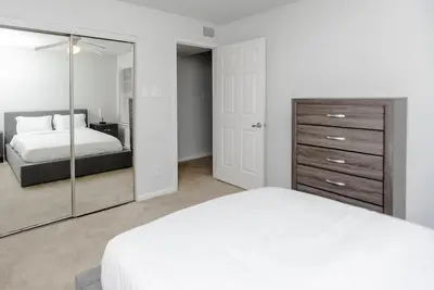 Modern luxe 2bd/2ba Apartment I Free Parking