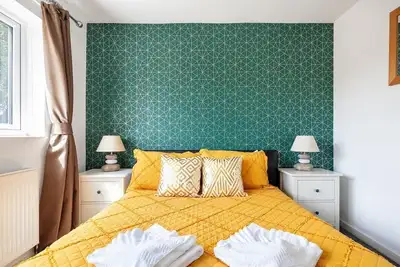 Image de Peace & Quiet 2bd 2bth Oasis Nr Thames Beach Club!