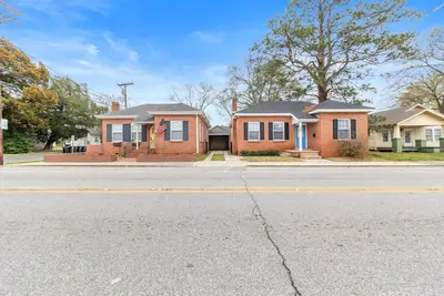 Image de Large Groups Welcome - 2 Homes Next Door