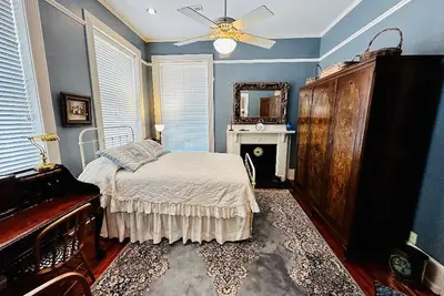 Image de Upstairs Apartment on Main Street