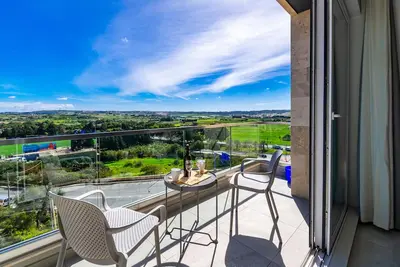 Image de Beautiful Spacious and Bright 3 Bedroom 2 Bathroom Apartment 12