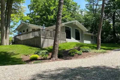 Image de Beautiful 3 bedroom, 1 bath cottage in the heart of Port Franks, Ontario.