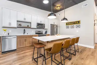 Image de Cocoa & Cozy Nights @ Gazette Suites on Commerce St! Dedicated Parking Spot!