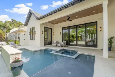 Image de Brand New Construction! 5/4 Destiny East! Gated! Private Pool! Spa And Waterfall Feature! !