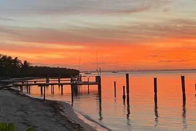 Image de Keys home on water w\/ access to beach *monthly*