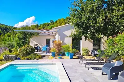 Image de Villa Collines Provençales-vue Panoramique-jardin Permaculture-piscine- Calme