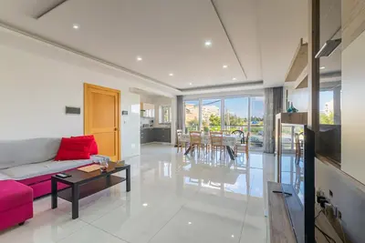 Image de Beautiful Spacious Bright 3 Bedroom 2 Bathroom Apartment 1