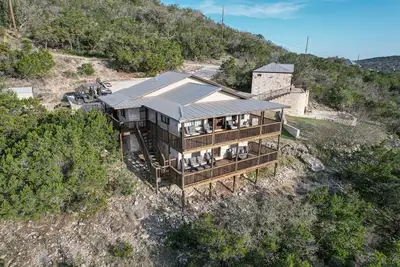 Image de Cozy home with spectacular views.