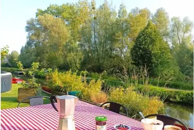 Image de Exceptionnel. bateau logement.