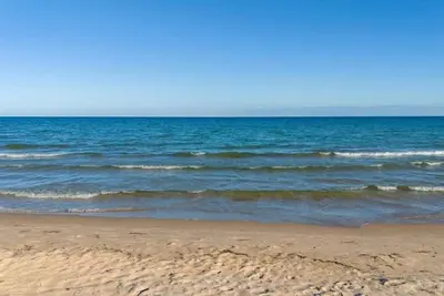 Image de Family-friendly home on Lake Michigan, sandy beach!