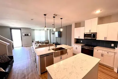 Image de Loop, New Luxurious Large 3br, Sleeps 9 + Parking