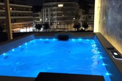 Image de Luxury Penthouse with Hot tub in Athens center 1' from Metro station!