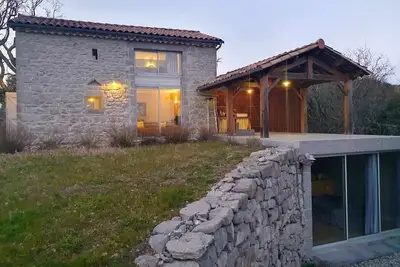 Image de Maison Ardéchoise Avec Bain Nordique au Milieu de la Nature