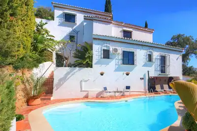 Estepona stunning sea view villa private pool + garden quiet area but near beach
