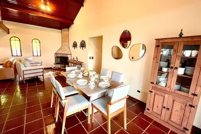 Image de Chácara com Piscina em Atibaia, muito Lazer e Acomodações até 34 pessoas.