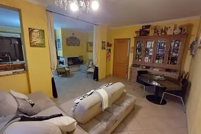 Image de Rustic apartment of 70sqm in villa in residential context all comforts