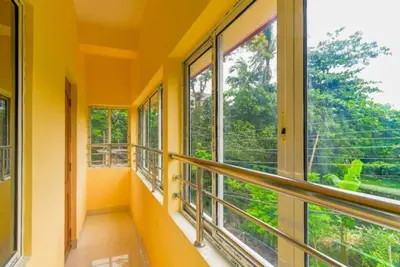 Image de Bedroom with a balcony view - Corporate Inn
