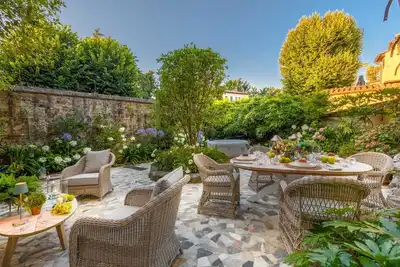 Image de Luxury Home, Private Garden and Jacuzzi inside Lucca