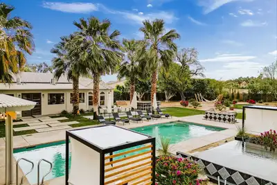 Image de Verdant Luxury Villa - 11 bds - sleep 24- 14' infinity spa - pickle ball!