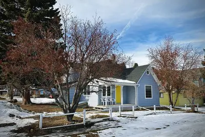 Image de In-Town Home, Hot Tub, Wifi & Minutes to Skiing